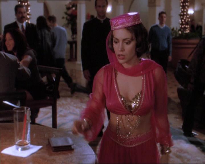 Charmed-Online_dot_net-1x04DeadManDating0975.jpg
