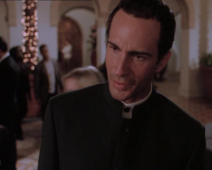 Charmed-Online_dot_net-1x04DeadManDating0998.jpg