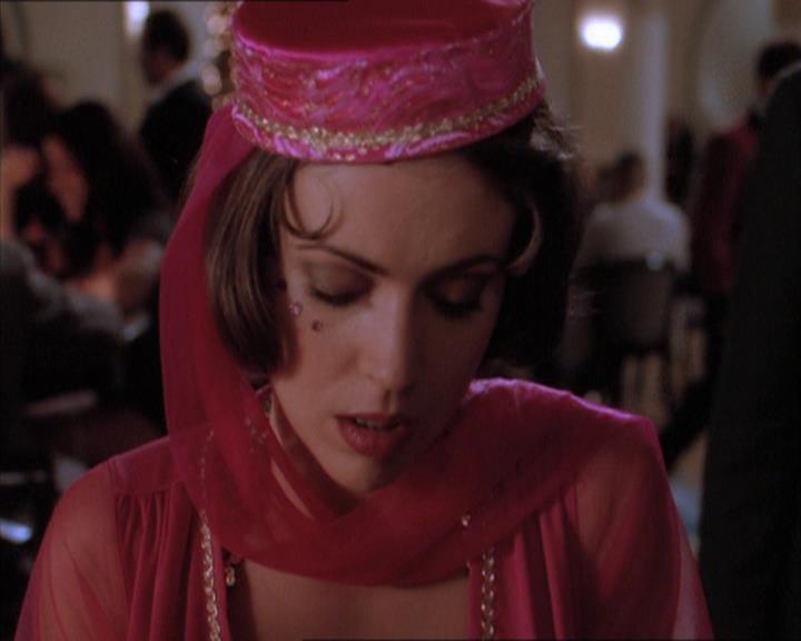 Charmed-Online_dot_net-1x04DeadManDating1004.jpg
