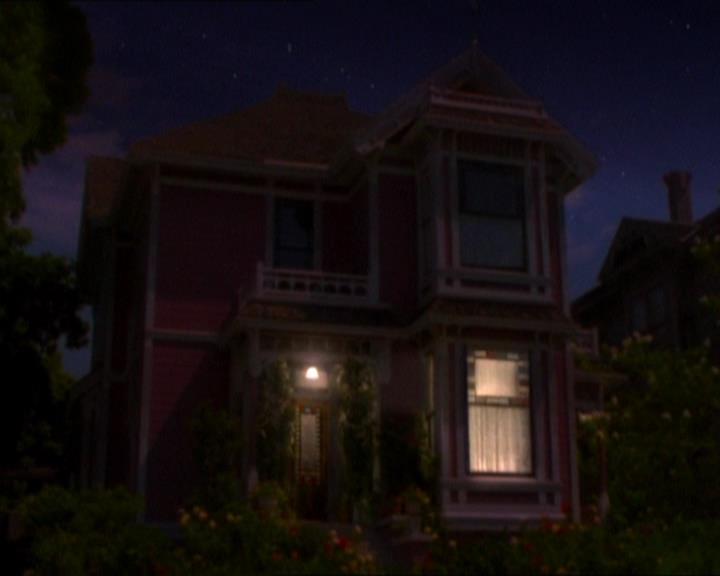 Charmed-Online_dot_net-1x04DeadManDating1005.jpg