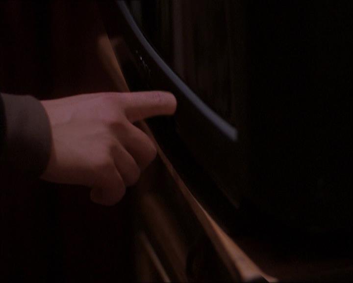 Charmed-Online_dot_net-1x04DeadManDating1015.jpg