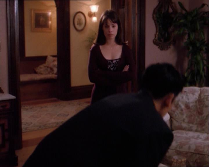 Charmed-Online_dot_net-1x04DeadManDating1077.jpg