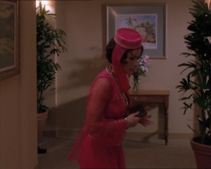 Charmed-Online_dot_net-1x04DeadManDating1126.jpg