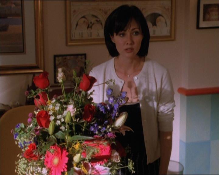 Charmed-Online_dot_net-1x04DeadManDating1207.jpg