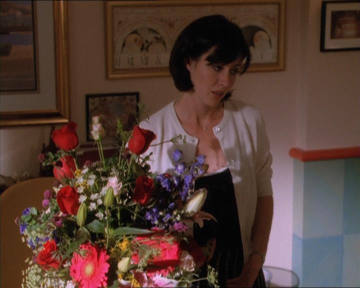 Charmed-Online_dot_net-1x04DeadManDating1209.jpg