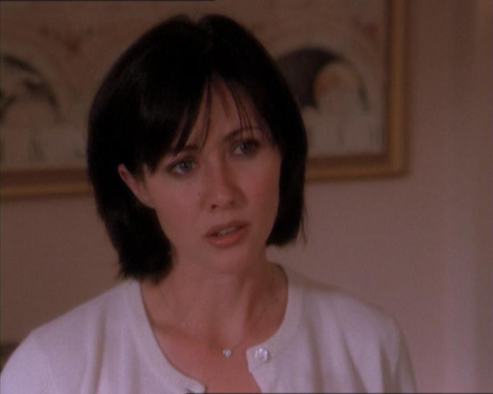 Charmed-Online_dot_net-1x04DeadManDating1221.jpg