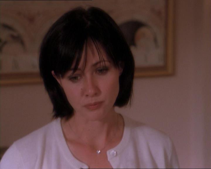 Charmed-Online_dot_net-1x04DeadManDating1260.jpg