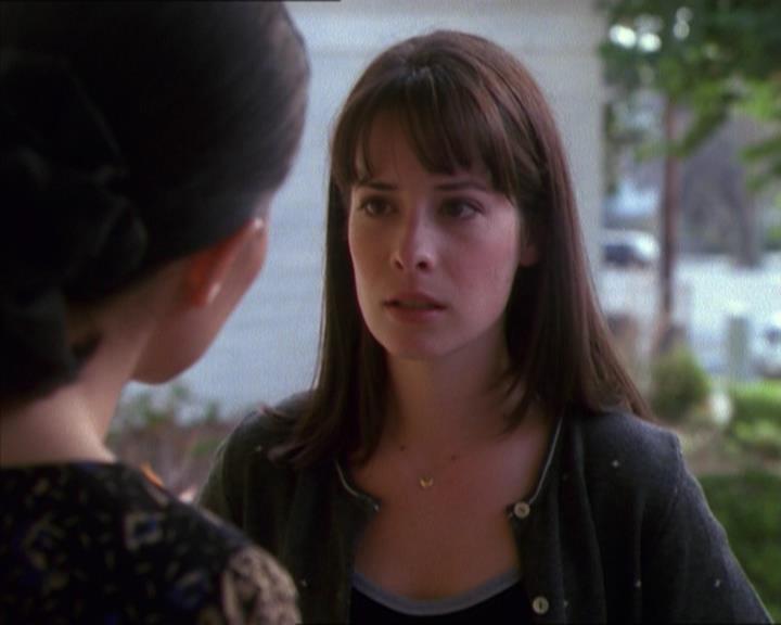 Charmed-Online_dot_net-1x04DeadManDating1302.jpg