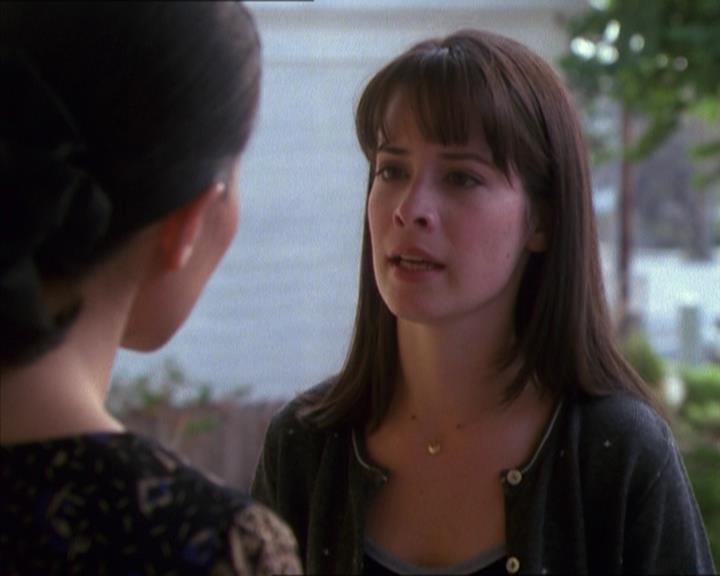 Charmed-Online_dot_net-1x04DeadManDating1315.jpg