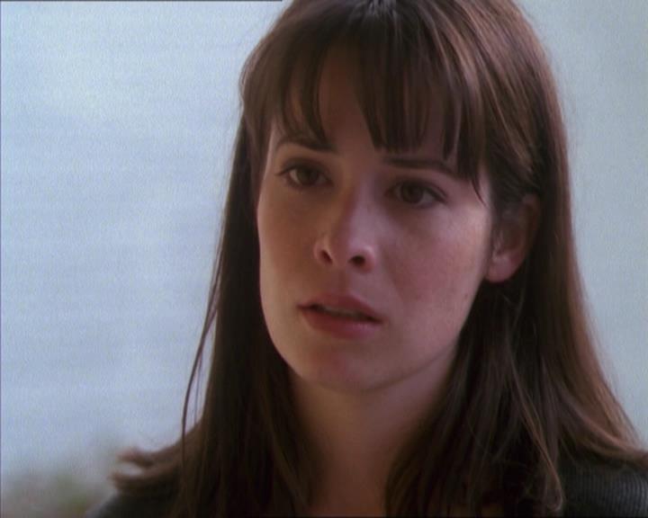 Charmed-Online_dot_net-1x04DeadManDating1323.jpg