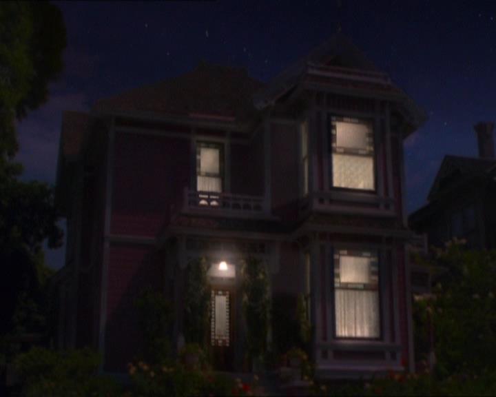 Charmed-Online_dot_net-1x04DeadManDating1358.jpg