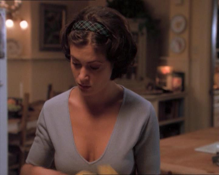 Charmed-Online_dot_net-1x04DeadManDating1368.jpg