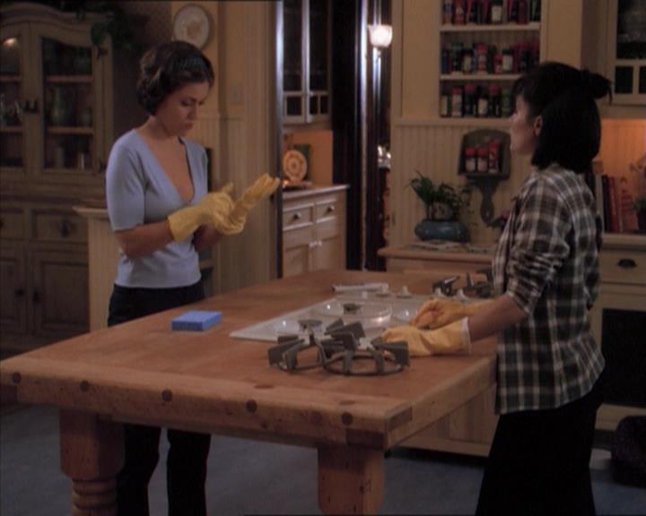 Charmed-Online_dot_net-1x04DeadManDating1379.jpg