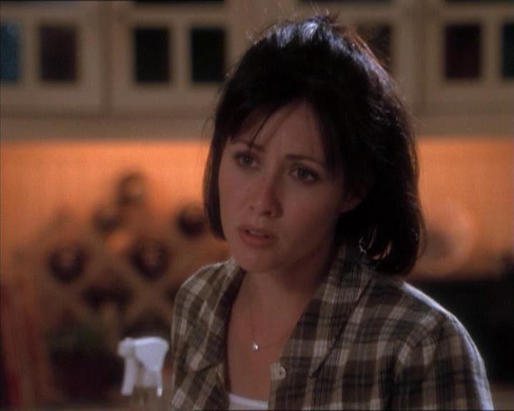 Charmed-Online_dot_net-1x04DeadManDating1401.jpg