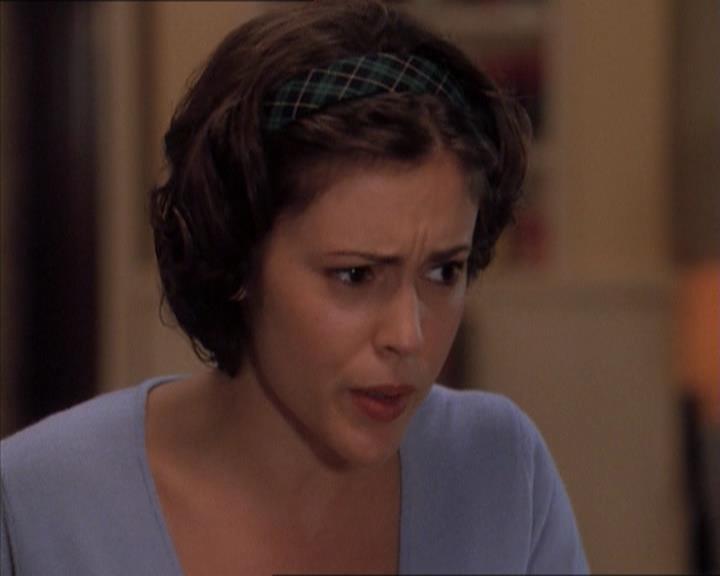 Charmed-Online_dot_net-1x04DeadManDating1404.jpg