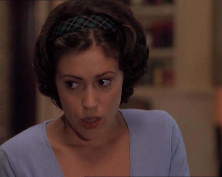Charmed-Online_dot_net-1x04DeadManDating1413.jpg