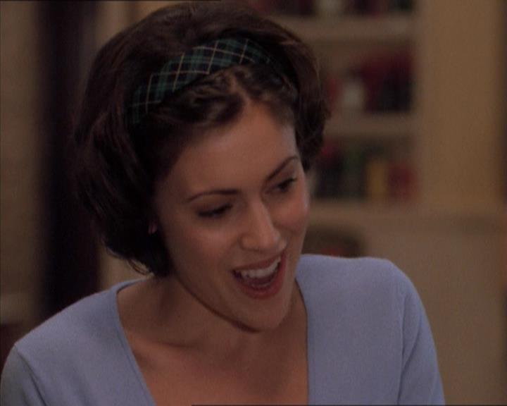 Charmed-Online_dot_net-1x04DeadManDating1416.jpg