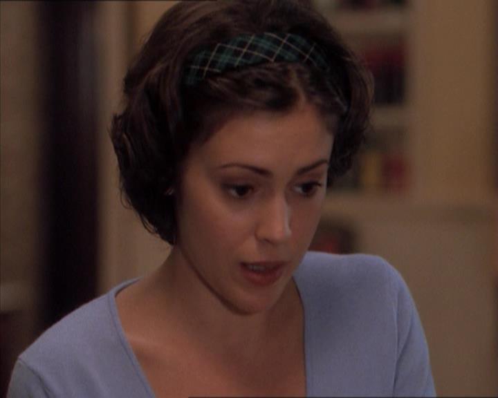 Charmed-Online_dot_net-1x04DeadManDating1421.jpg Charmed-Online_dot_net-1x04DeadManDating1421.jpg