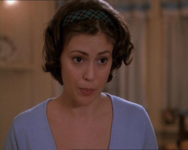 Charmed-Online_dot_net-1x04DeadManDating1435.jpg