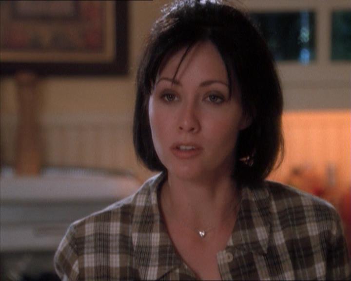 Charmed-Online_dot_net-1x04DeadManDating1448.jpg