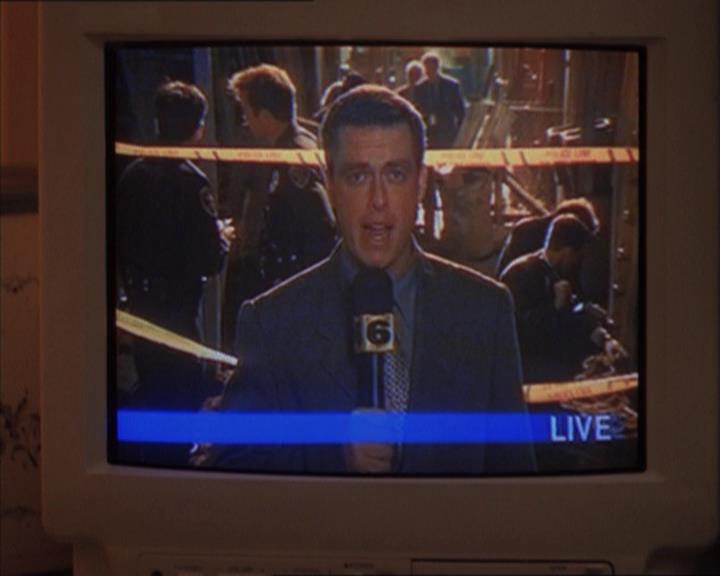 Charmed-Online_dot_net-1x04DeadManDating1469.jpg