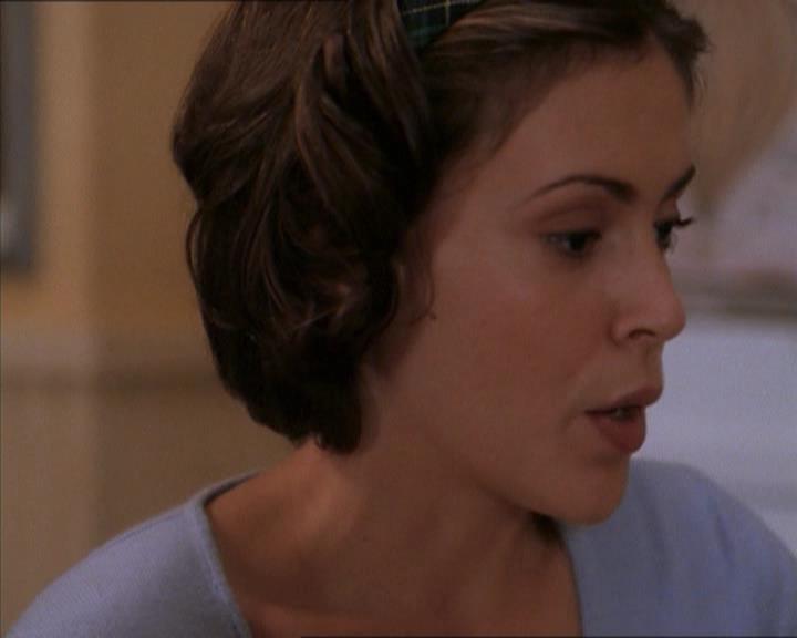Charmed-Online_dot_net-1x04DeadManDating1500.jpg