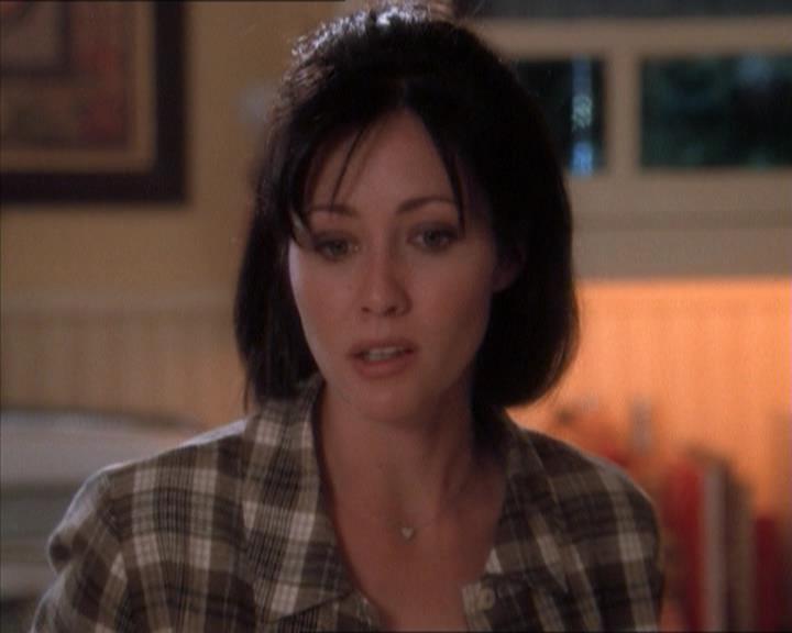 Charmed-Online_dot_net-1x04DeadManDating1507.jpg