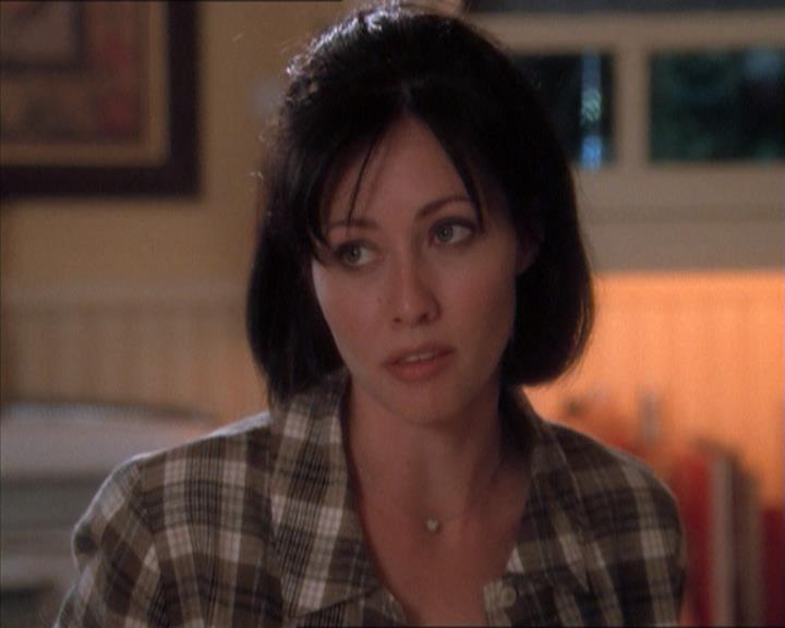 Charmed-Online_dot_net-1x04DeadManDating1508.jpg