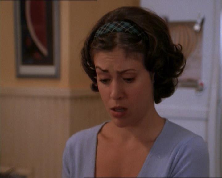 Charmed-Online_dot_net-1x04DeadManDating1510.jpg