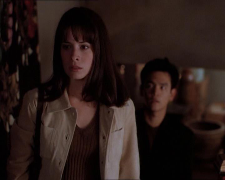 Charmed-Online_dot_net-1x04DeadManDating1552.jpg