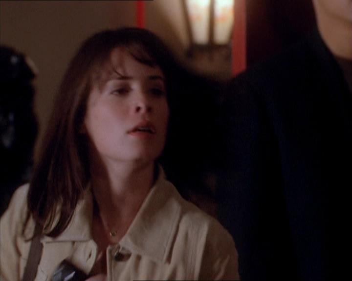 Charmed-Online_dot_net-1x04DeadManDating1565.jpg