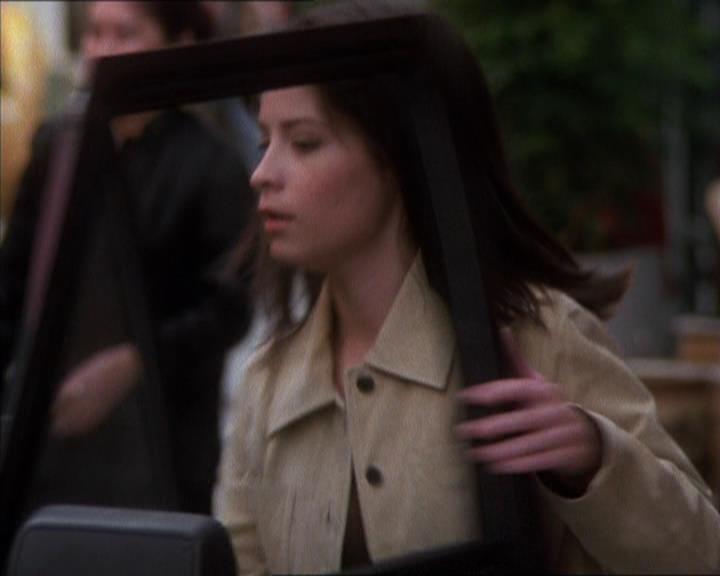 Charmed-Online_dot_net-1x04DeadManDating1579.jpg