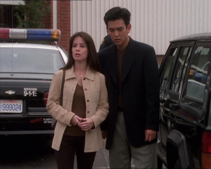 Charmed-Online_dot_net-1x04DeadManDating1615.jpg