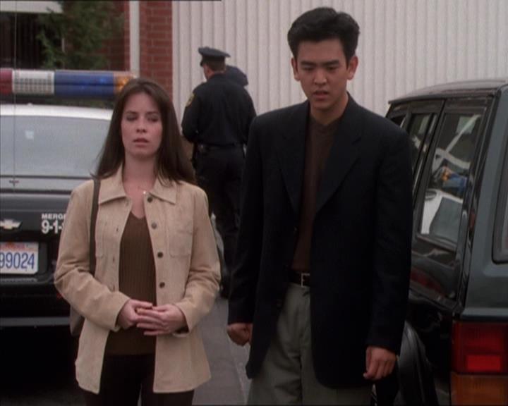 Charmed-Online_dot_net-1x04DeadManDating1616.jpg