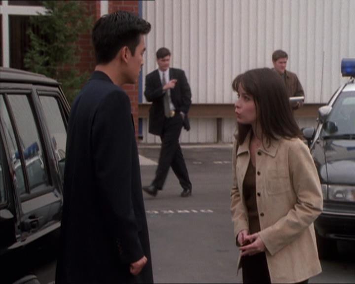 Charmed-Online_dot_net-1x04DeadManDating1625.jpg