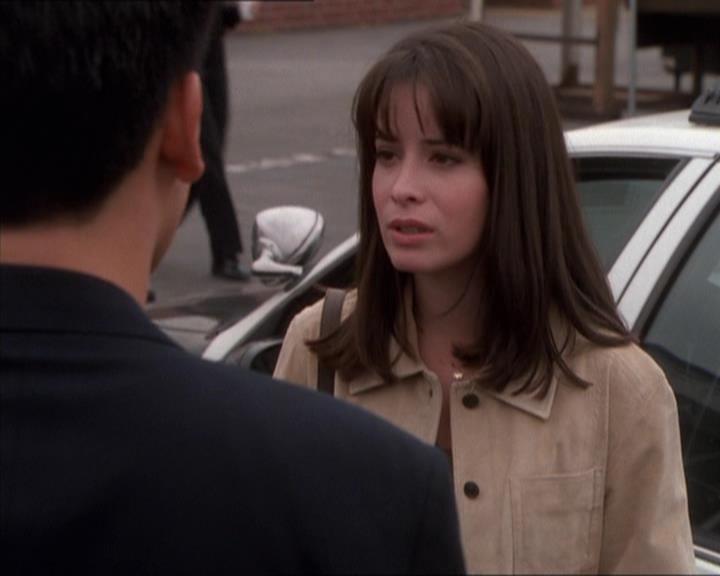 Charmed-Online_dot_net-1x04DeadManDating1635.jpg