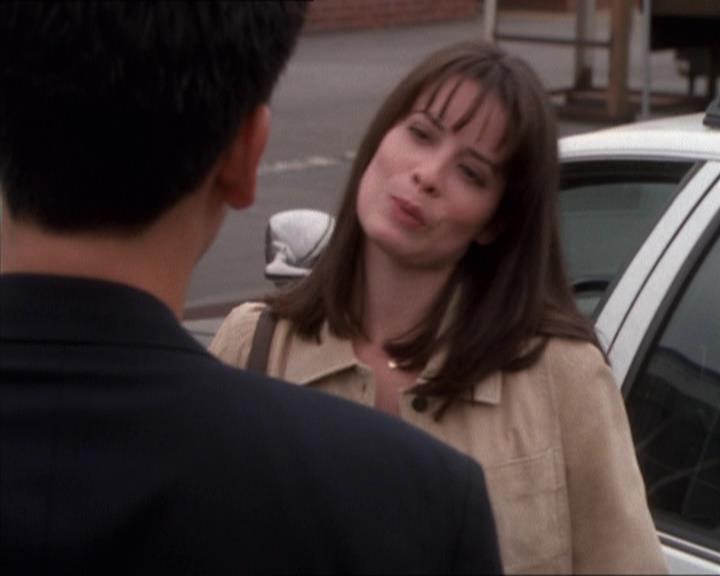 Charmed-Online_dot_net-1x04DeadManDating1642.jpg