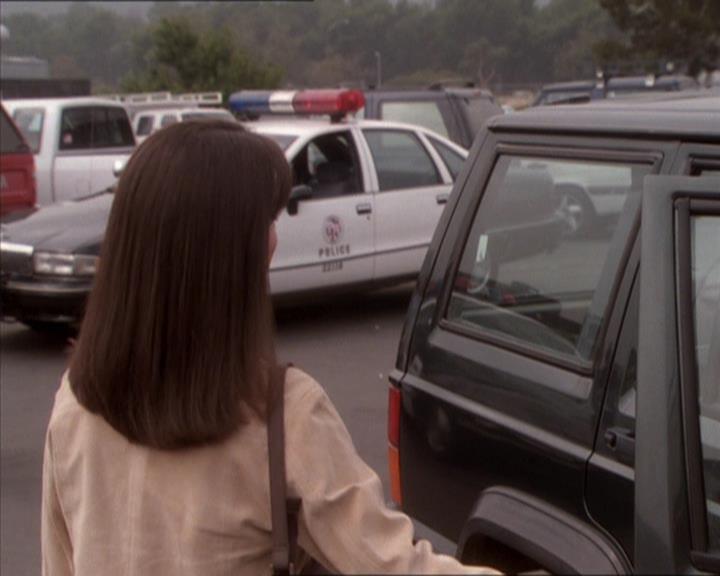 Charmed-Online_dot_net-1x04DeadManDating1650.jpg