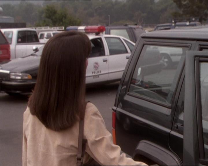 Charmed-Online_dot_net-1x04DeadManDating1651.jpg