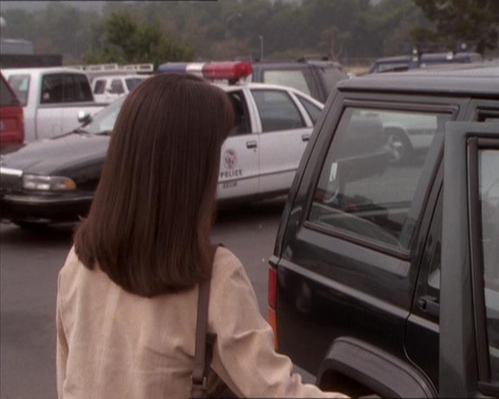 Charmed-Online_dot_net-1x04DeadManDating1652.jpg