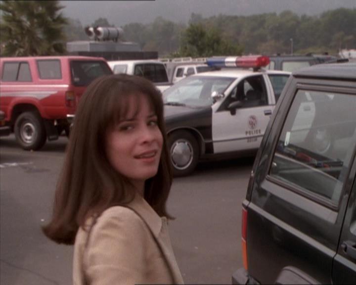 Charmed-Online_dot_net-1x04DeadManDating1656.jpg