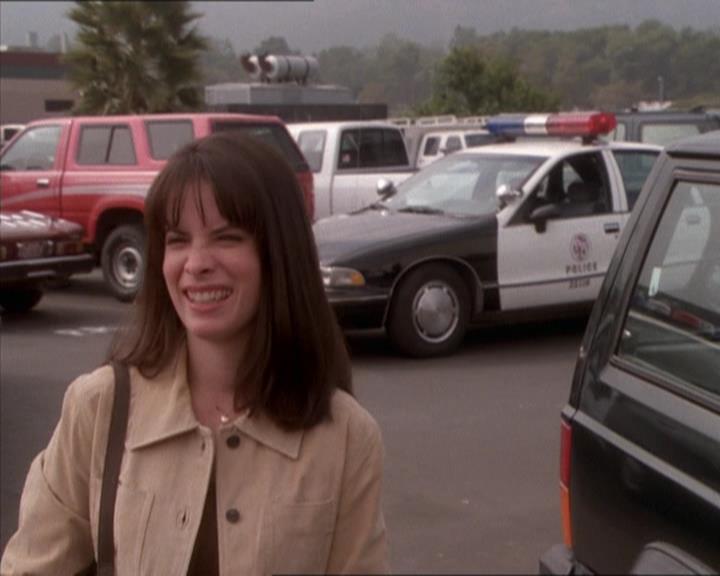 Charmed-Online_dot_net-1x04DeadManDating1657.jpg