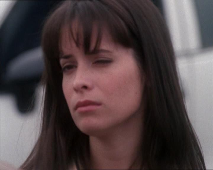 Charmed-Online_dot_net-1x04DeadManDating1690.jpg