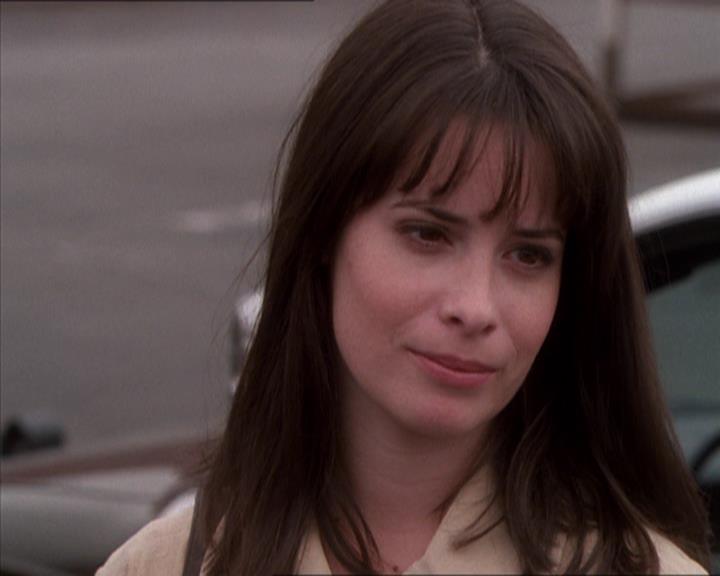 Charmed-Online_dot_net-1x04DeadManDating1706.jpg
