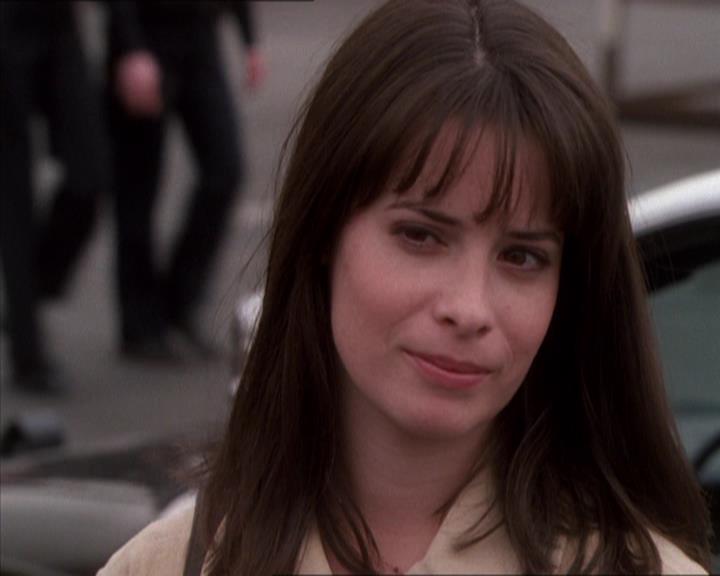 Charmed-Online_dot_net-1x04DeadManDating1707.jpg