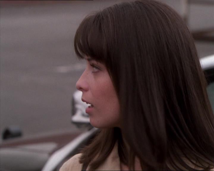 Charmed-Online_dot_net-1x04DeadManDating1712.jpg