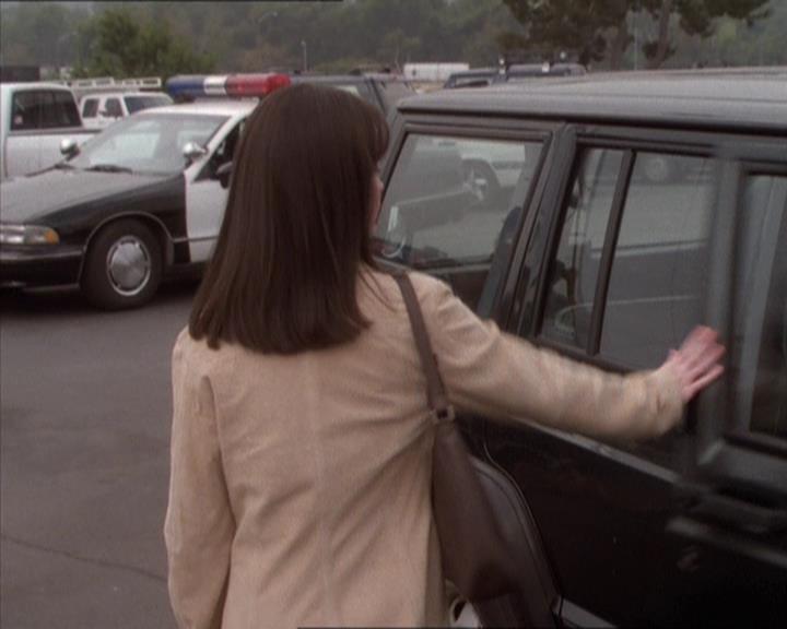 Charmed-Online_dot_net-1x04DeadManDating1717.jpg