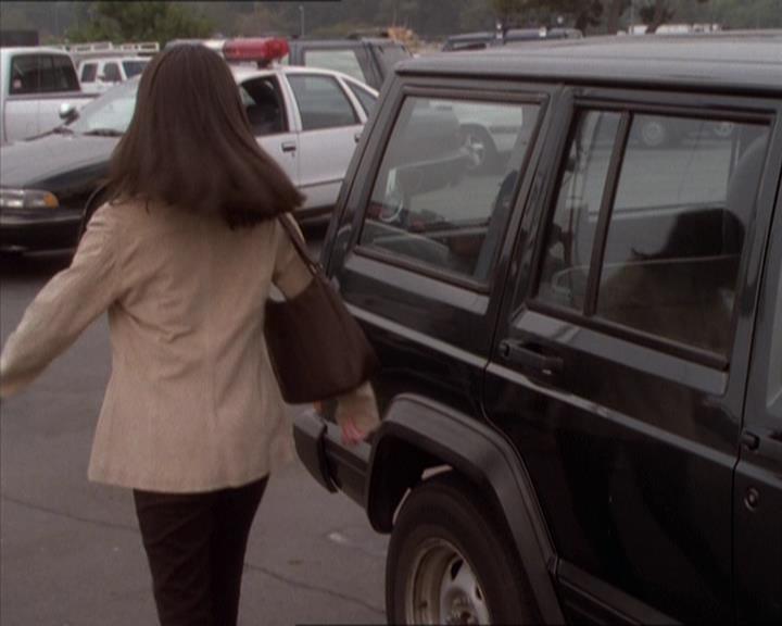 Charmed-Online_dot_net-1x04DeadManDating1719.jpg