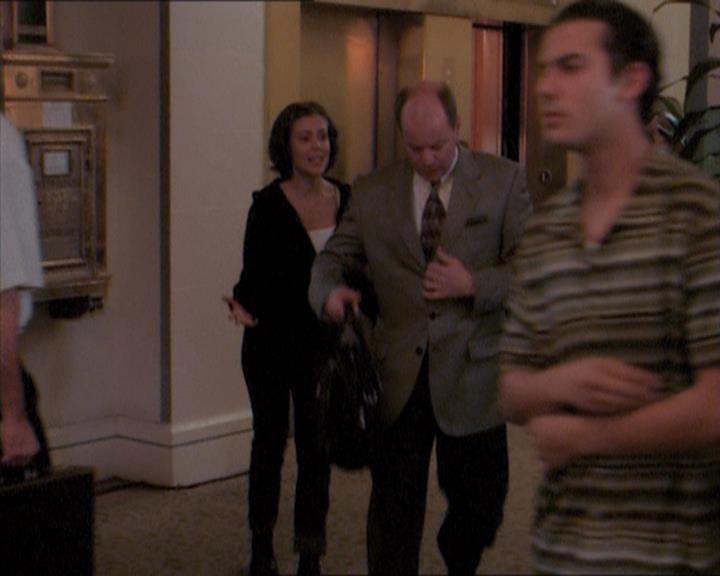 Charmed-Online_dot_net-1x04DeadManDating1726.jpg