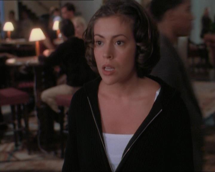 Charmed-Online_dot_net-1x04DeadManDating1741.jpg